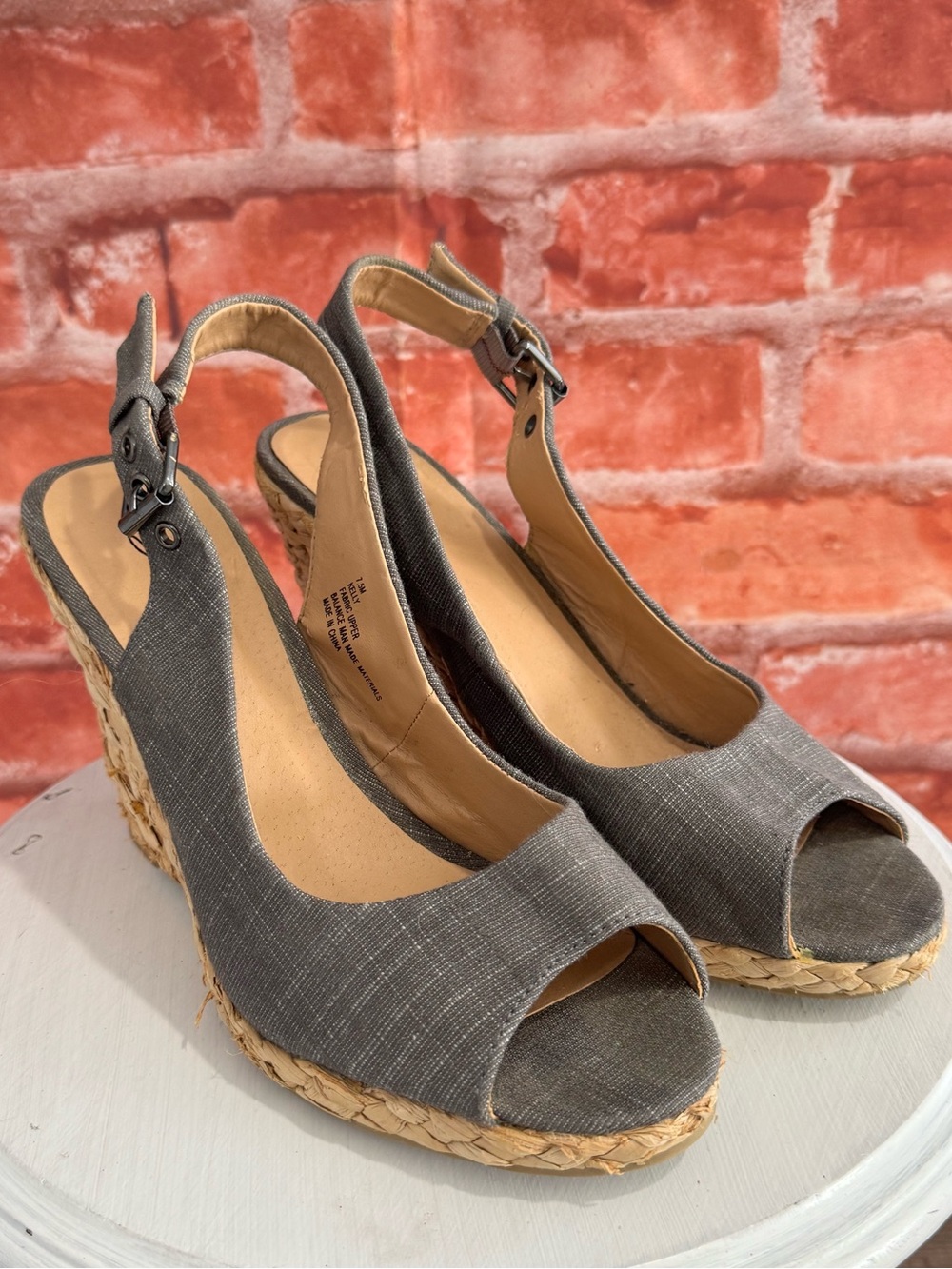 Solanz Kelly Wedges Womens Size 7.5 Gray 4" Heels Slingback Sandals Wedge Shoes